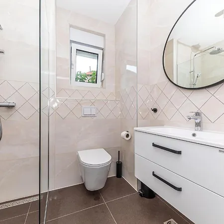 Awesome In Okrug Gornji トロギール