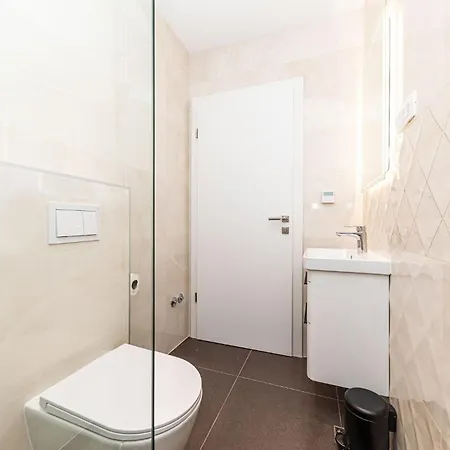 Awesome In Okrug Gornji アパート トロギール