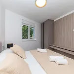 Awesome In Okrug Gornji With Wifi Apartment *