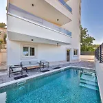Apartment Awesome In Okrug Gornji With Wifi Trogir