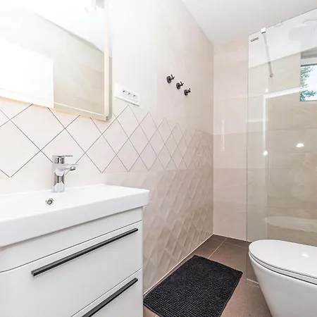 Awesome In Okrug Gornji Trogir