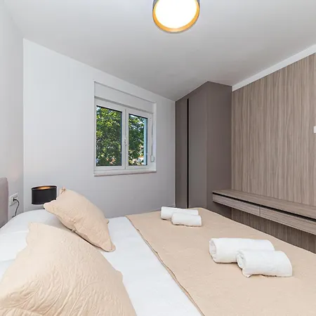 Awesome In Okrug Gornji With Wifi Apartmán *