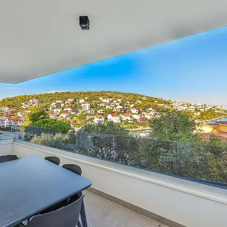 Apartment Gorgeous In Okrug Gornji With View *